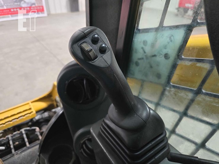 2023-caterpillar-289d3-image-16