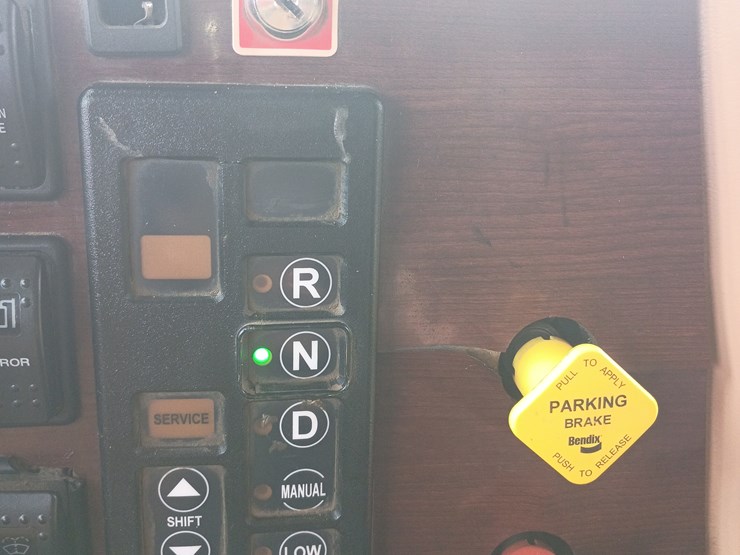 2012-massey-ferguson-8-image-52