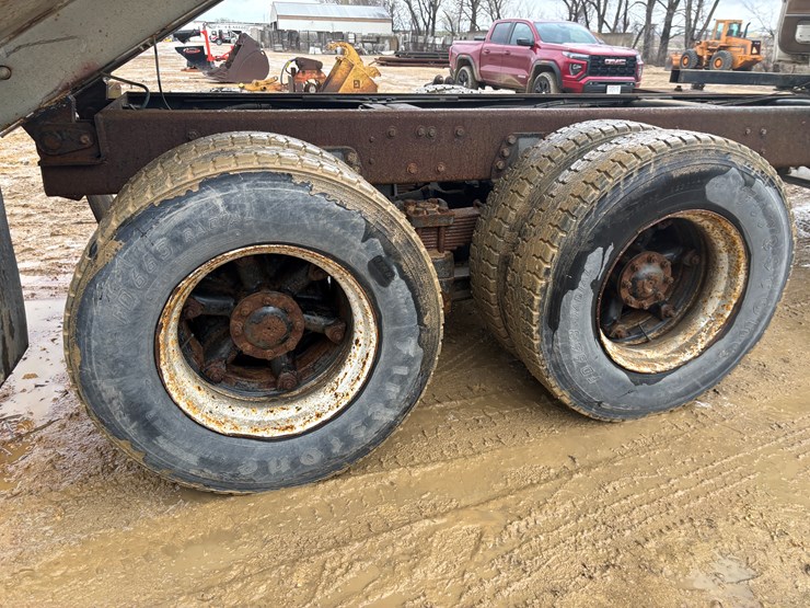 1997-ford-lt8000-image-97
