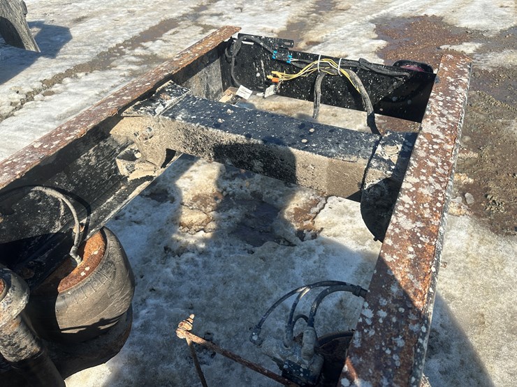 2015-peterbilt-337-image-22