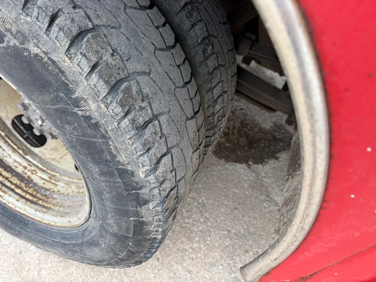 2012-chevrolet-3500-image-45