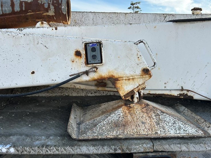 #2237-•-2006-mack-tri-axle-concrete-placement-truck-image-17