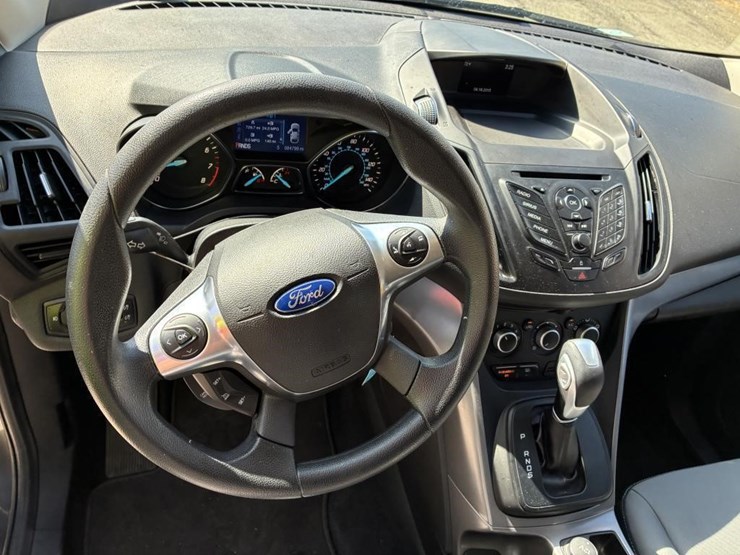 2015-ford-escape-se-image-14