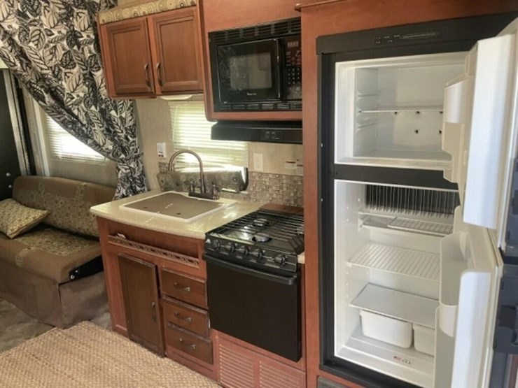 2014-forest-river-26’-puma-toy-hauler-rv-travel-image-16