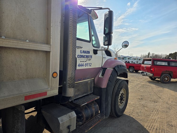 2012-international-7600-image-15