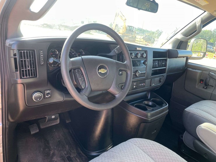 2024-chevrolet-express-2500-image-11