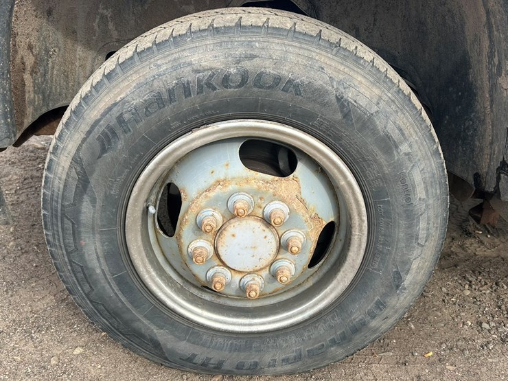 2004-chevrolet-3500-image-60