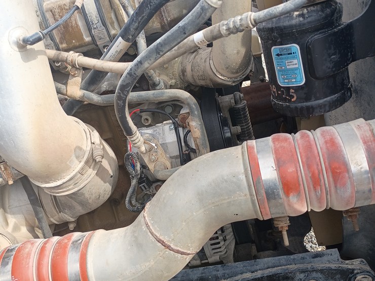 2012-massey-ferguson-8-image-41