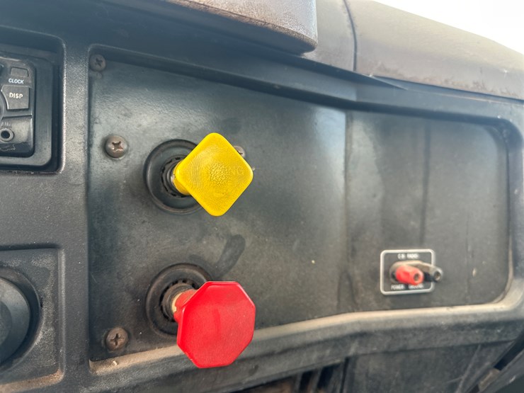 1995-international-8100-image-57