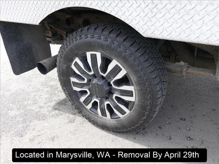 2011-chevrolet-3500-image-26