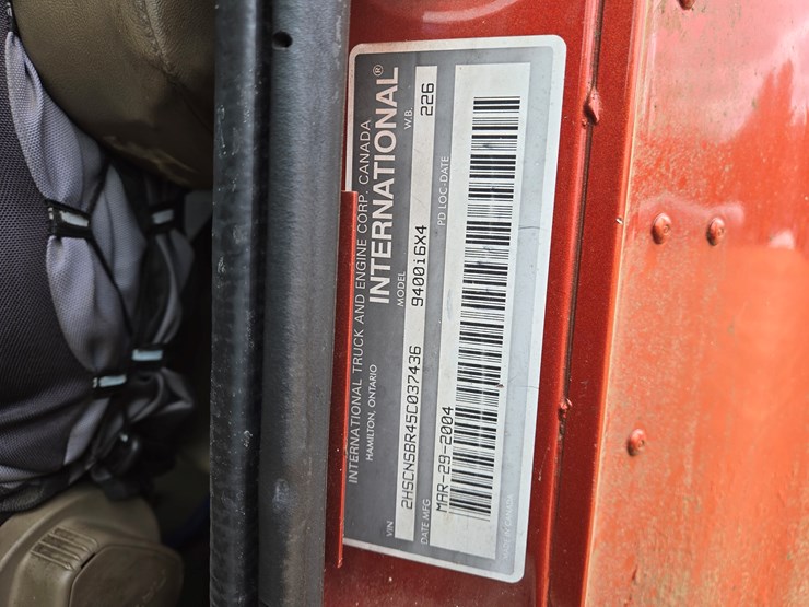 #1515-•-2005-international-9400i6x4-sleeper-cab-truck-tractor-image-65