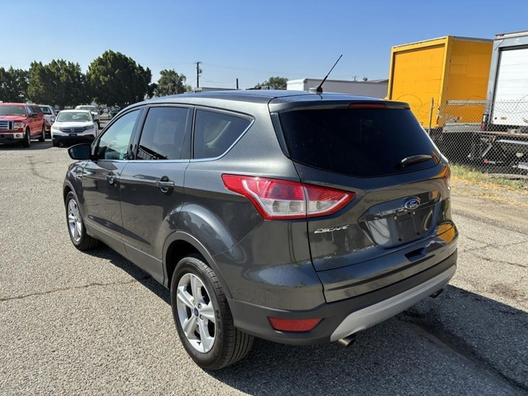 2015-ford-escape-se-image-4