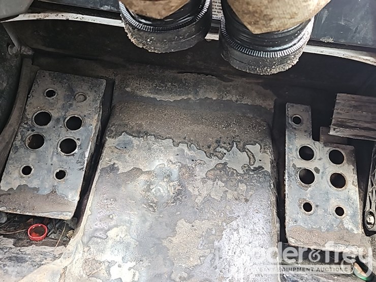 2019-bobcat-t740-image-28