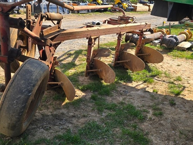 international-560-image-4