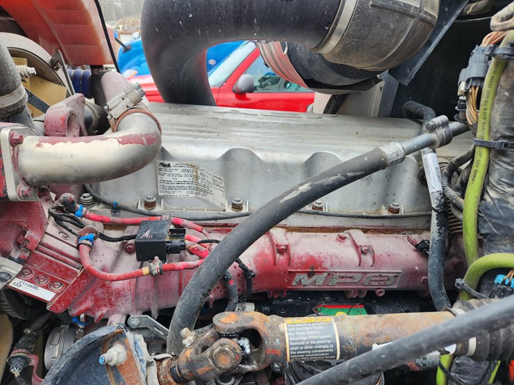 2014-massey-ferguson-8-image-20