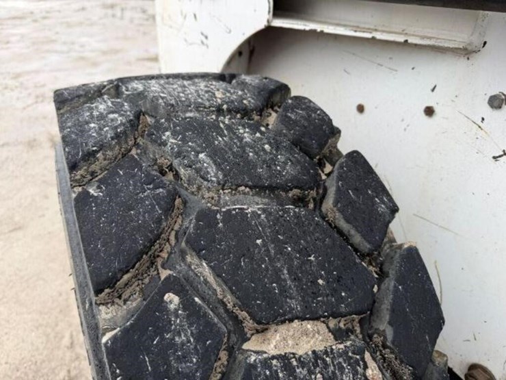 2009-bobcat-864-image-30