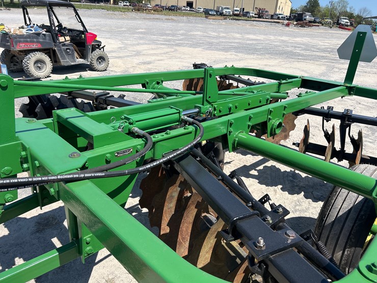 john-deere-210-image-9