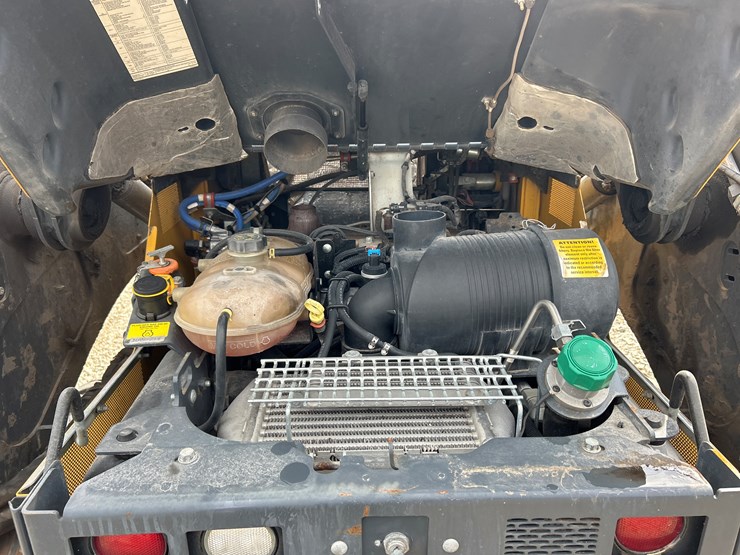 2020-deere-332g-image-31