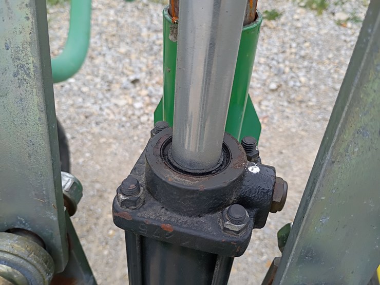 john-deere-702-image-13