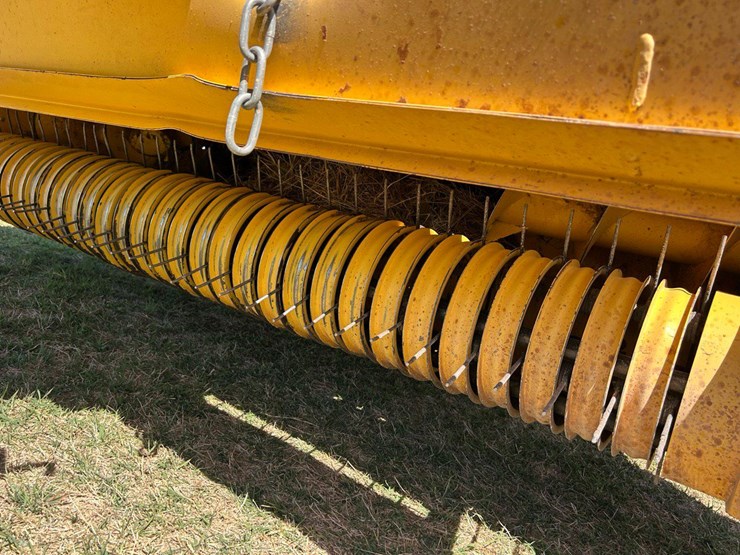 2014-new-holland-big-baler-340-image-10