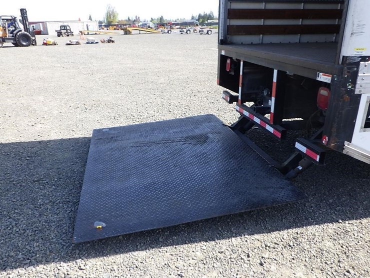 2016-ford-f650-xlt-image-11