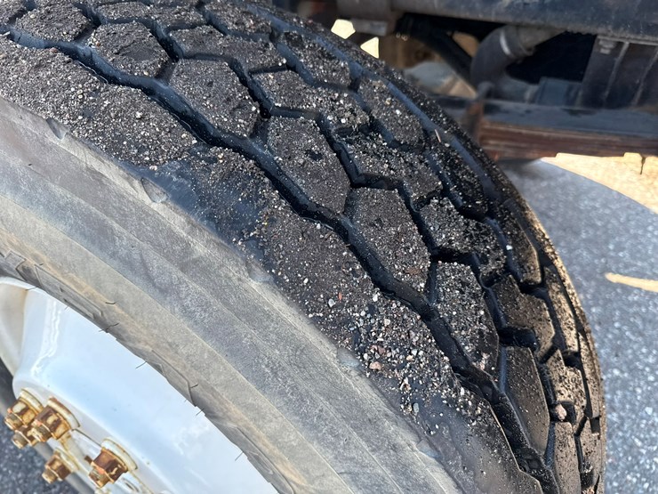 2002-freightliner-fl80-image-69