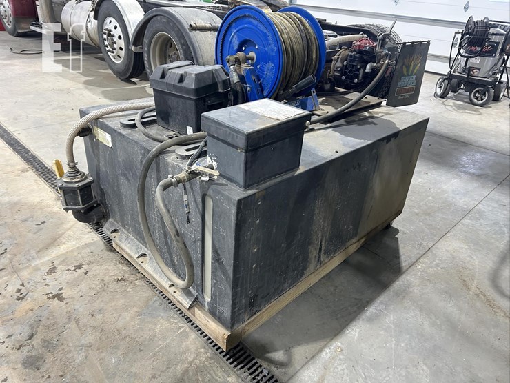 portable-water-tank-w/pump-image-1