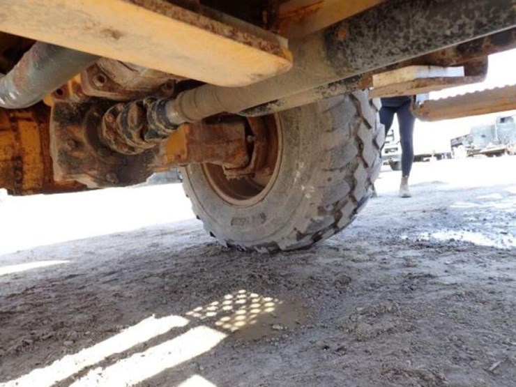 2011-deere-304j-image-50