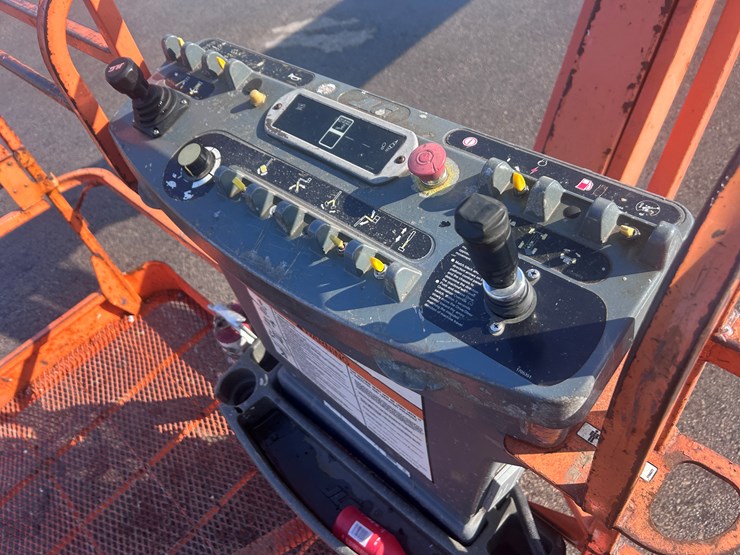 2011-jlg-660sj-image-28