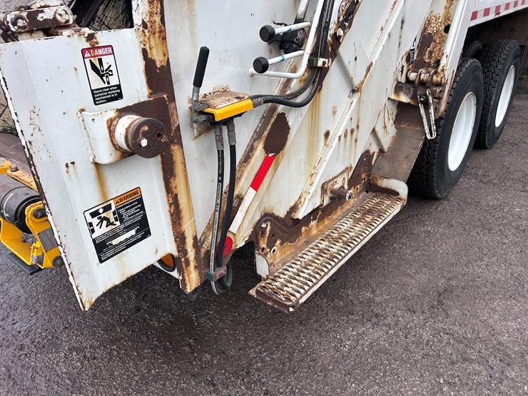 2003-international-7400-image-25