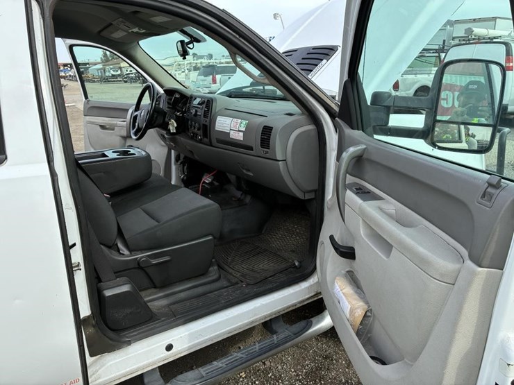 2012-gmc-sierra-3500-image-9