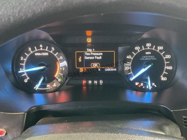 2016-ford-explorer-image-16