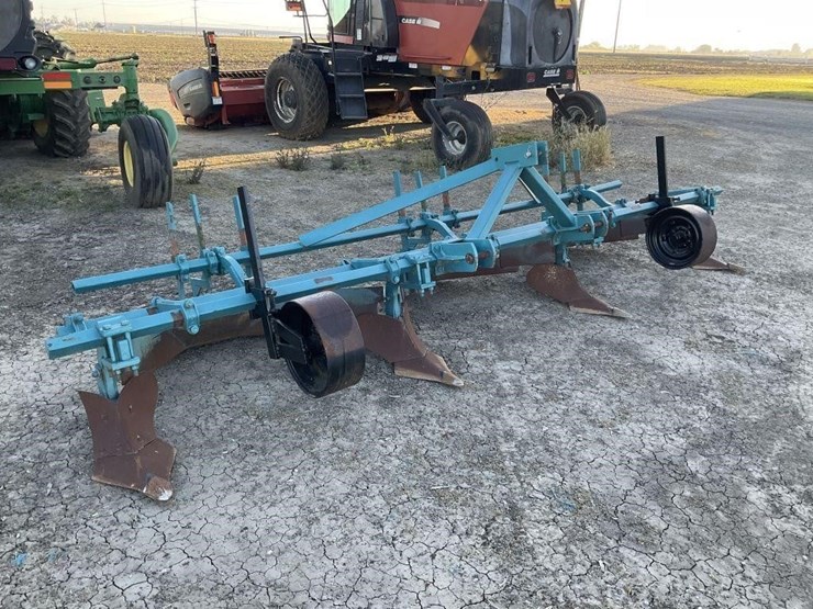 custom-3-pt-3-row-60"-furrow-bar-image-3