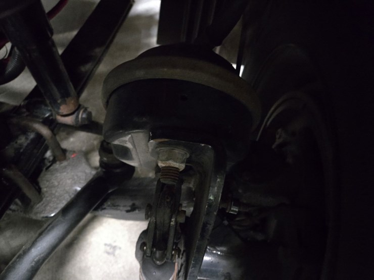 #2298-•-2015-freightliner-cascadia-day-cab-truck-tractor-image-47