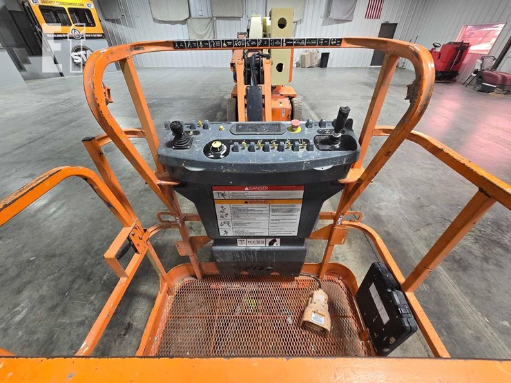 2015-jlg-e400ajpn-image-9