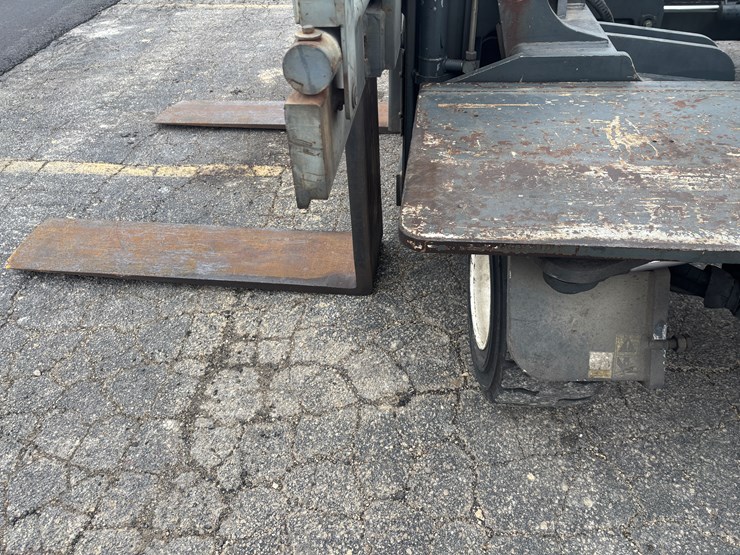 #1869-•-2012-combilift-cl-8011-multi-directional-forklift-image-19