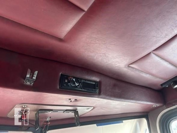 1997-peterbilt-357-image-21