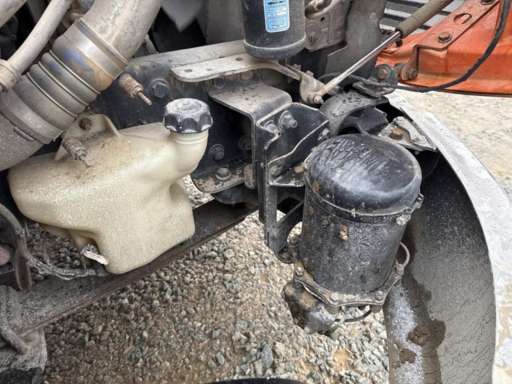 2016-massey-ferguson-8-image-21