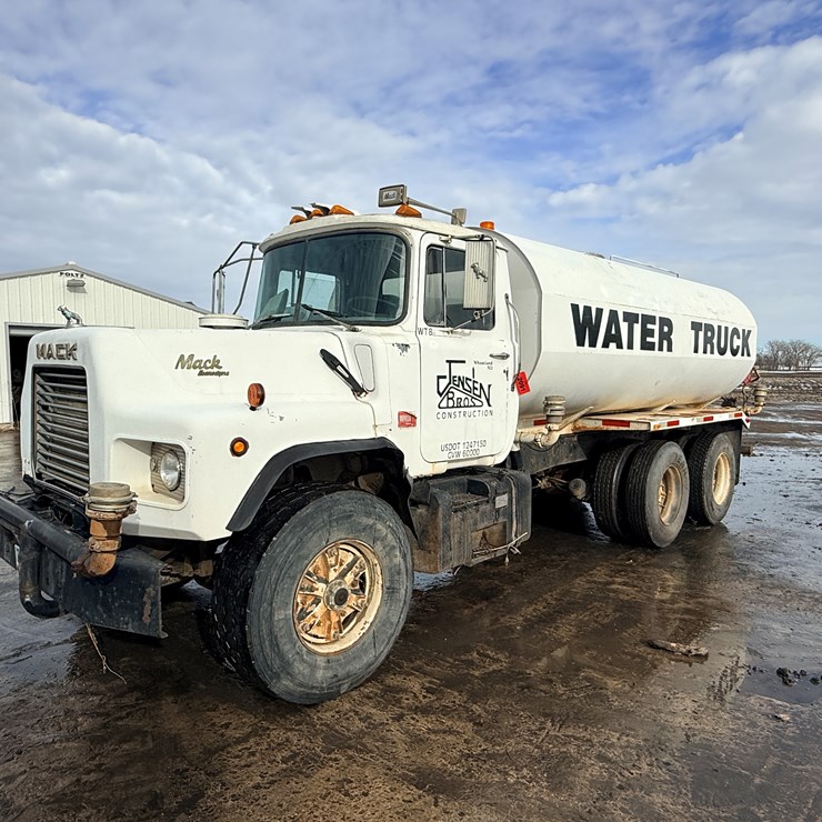 1988 MACK DM690S