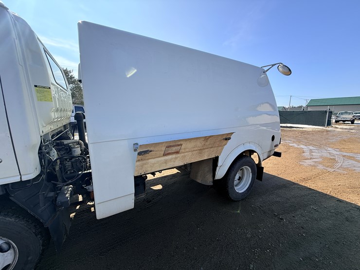 2002-isuzu-npr-image-28