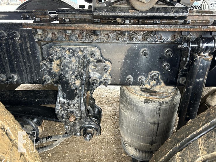 2015-volvo-vnl62t630-image-8