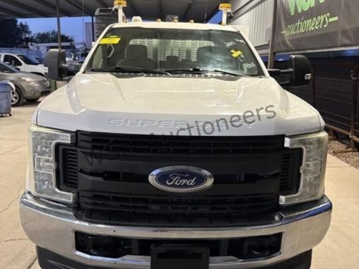 2017-ford-f350-image-3