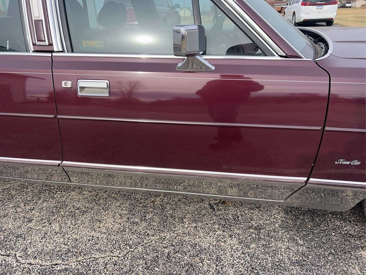 1989-lincoln-town-car-image-41