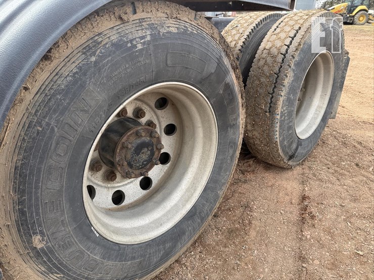 2005-kenworth-w900-image-19