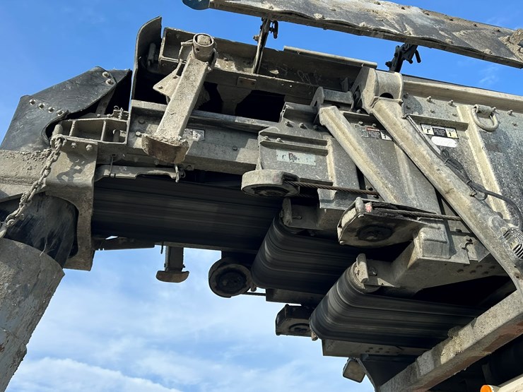 #2237-•-2006-mack-tri-axle-concrete-placement-truck-image-41