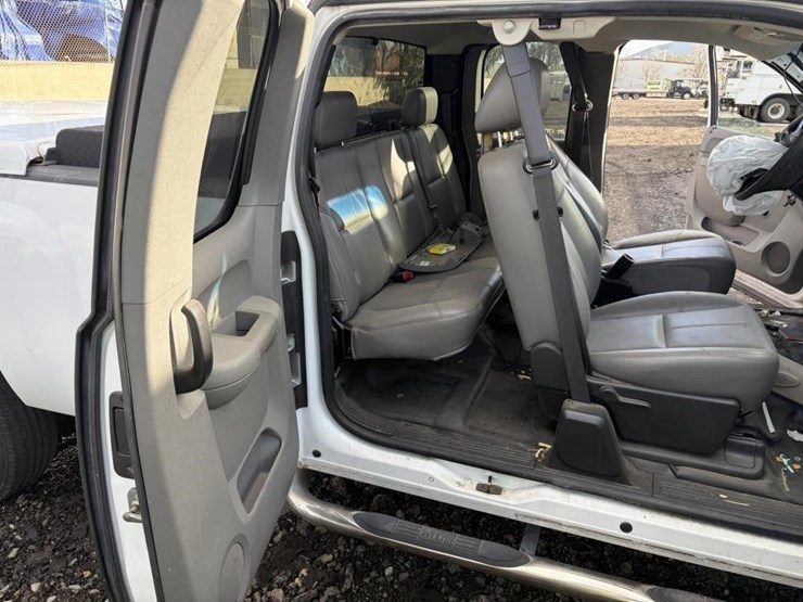 2013-chevrolet-2500-image-11