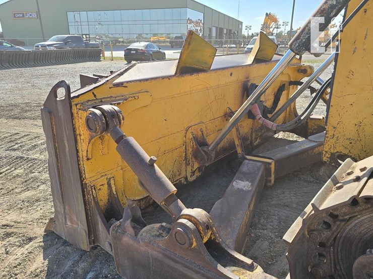 2006-deere-750j-image-12