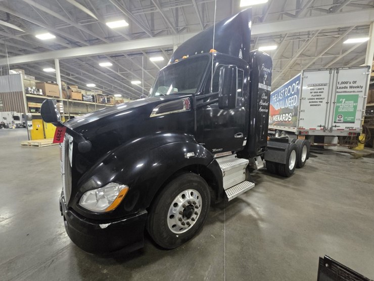 2015-kenworth-t680-image-1