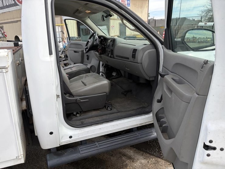 2011-chevrolet-2500-image-9