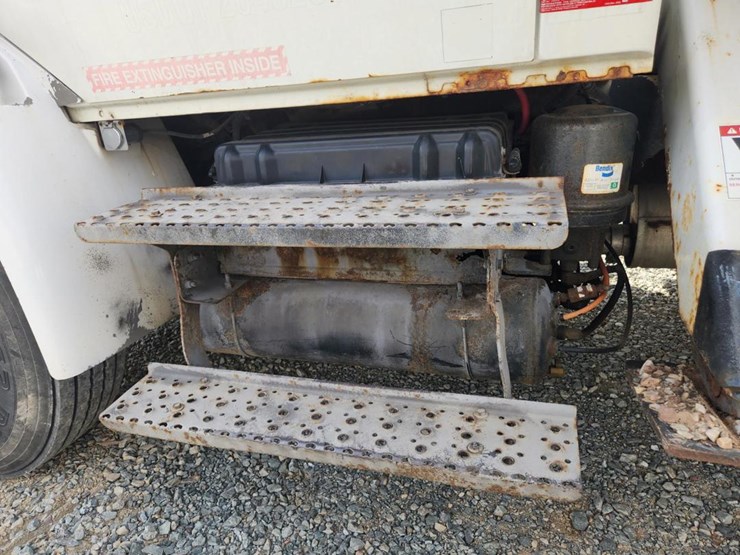 2003-international-durastar-4300-image-38